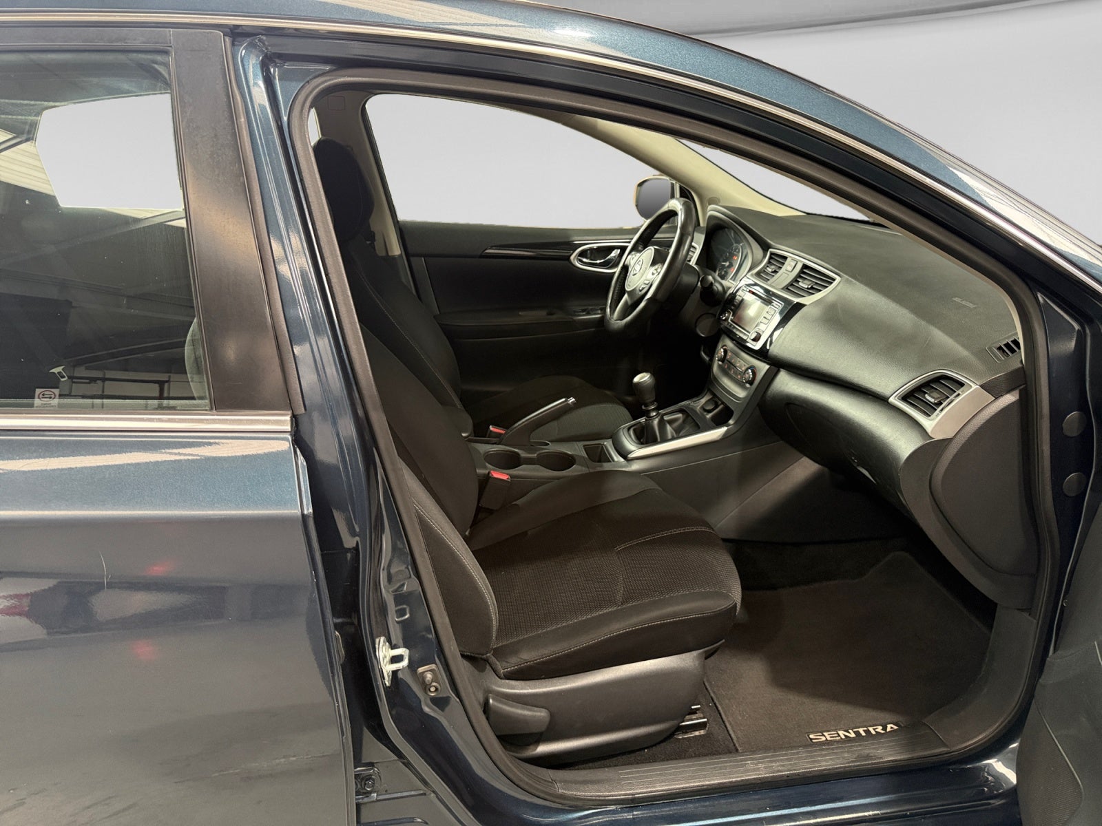 2018 Nissan SENTRA ADVANCE MT