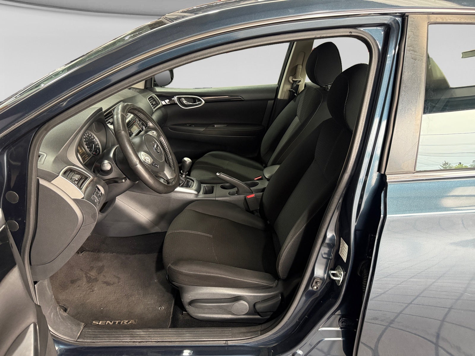 2018 Nissan SENTRA ADVANCE MT