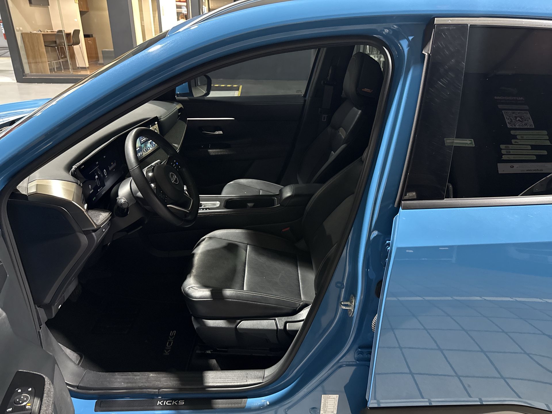 2025 Nissan KICKS PLATINUM CVT