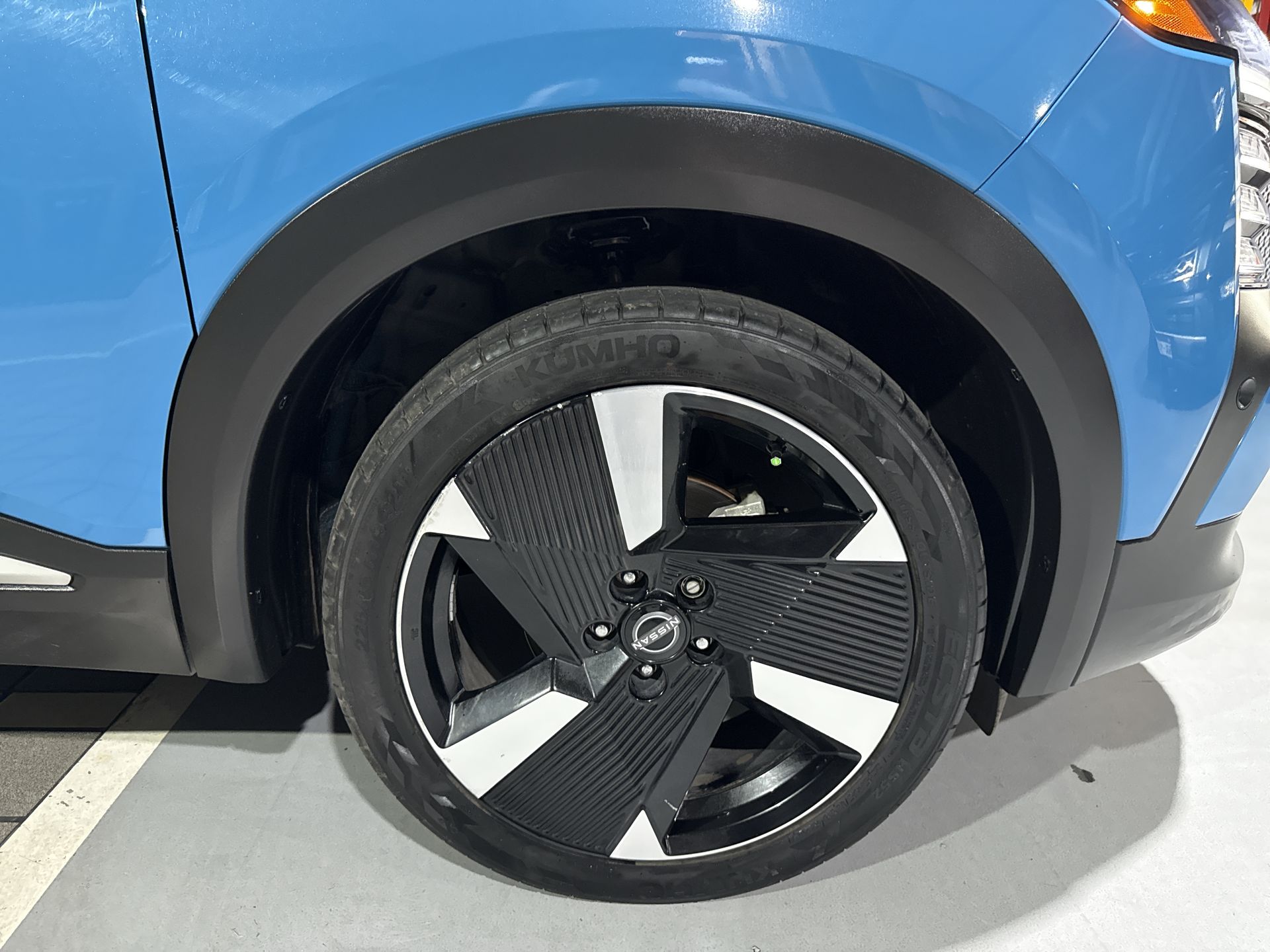 2025 Nissan KICKS PLATINUM CVT