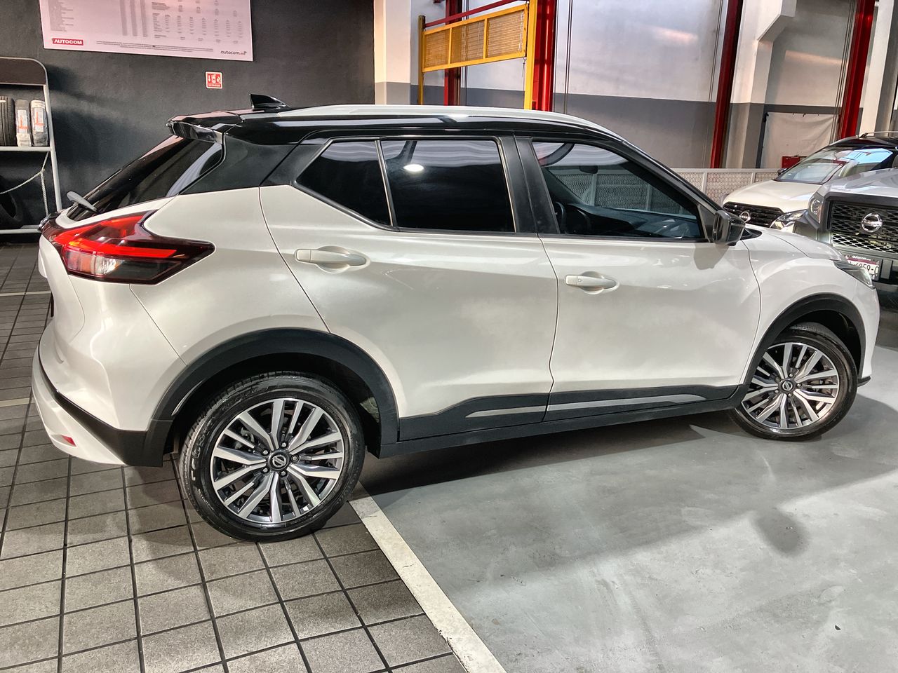 2021 Nissan KICKS PLATINUM BI-TONO 1.6 LTS CVT 21