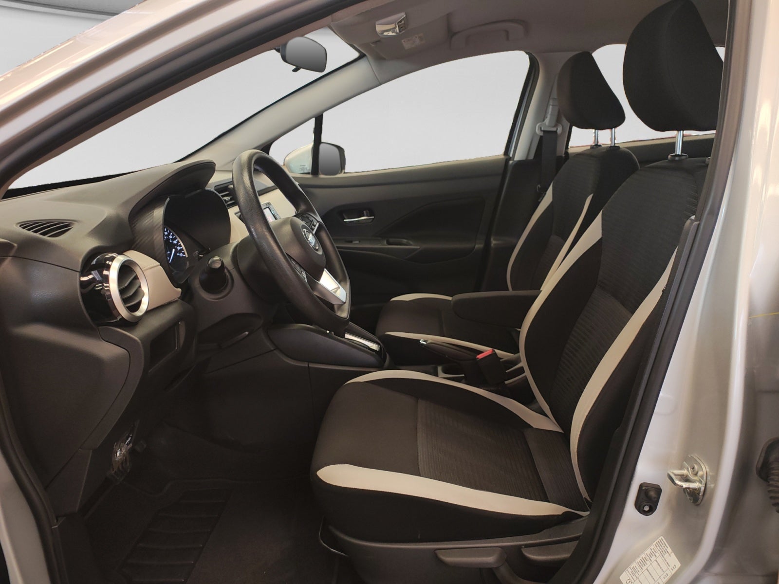 2022 Nissan VERSA ADVANCE CVT 22