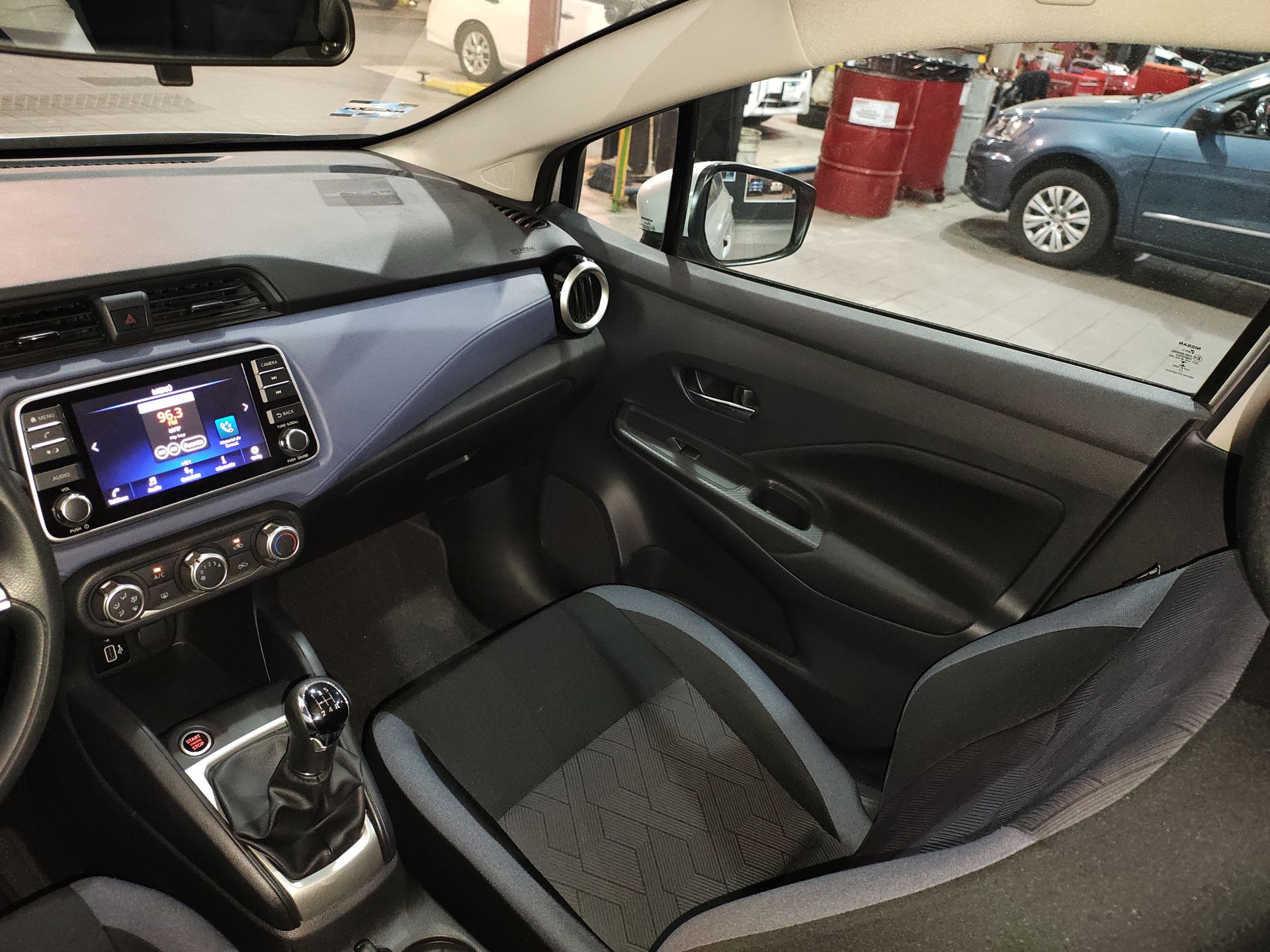 2023 Nissan VERSA ADVANCE MT 23