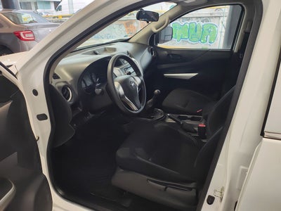 2020 Nissan NP300 DOBLE CABINA SE TM AC PAQ SEG 6VEL