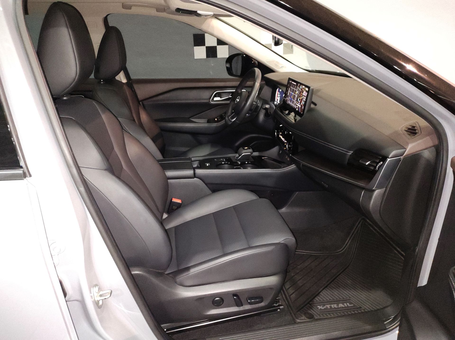 2025 Nissan X-TRAIL PLATINUM 2 ROW 25