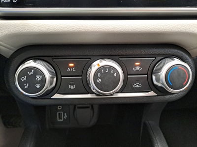 2022 Nissan VERSA ADVANCE CVT 22