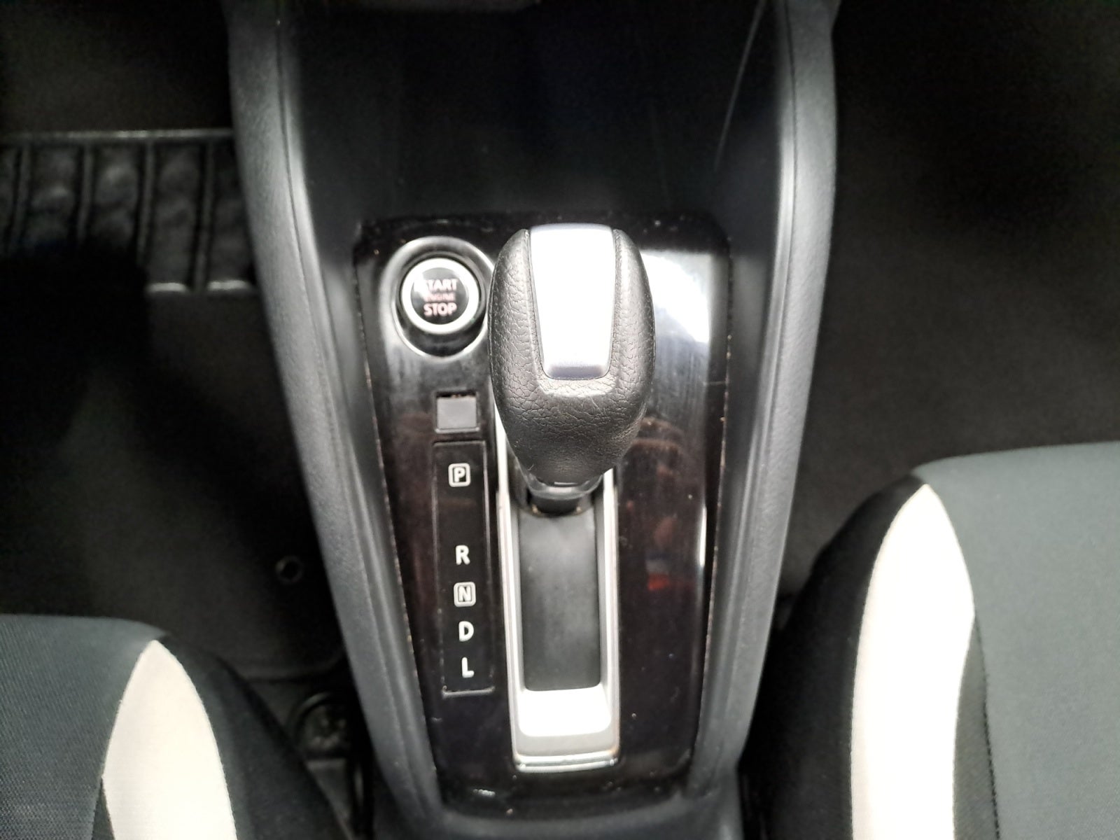2021 Nissan VERSA ADVANCE CVT 21