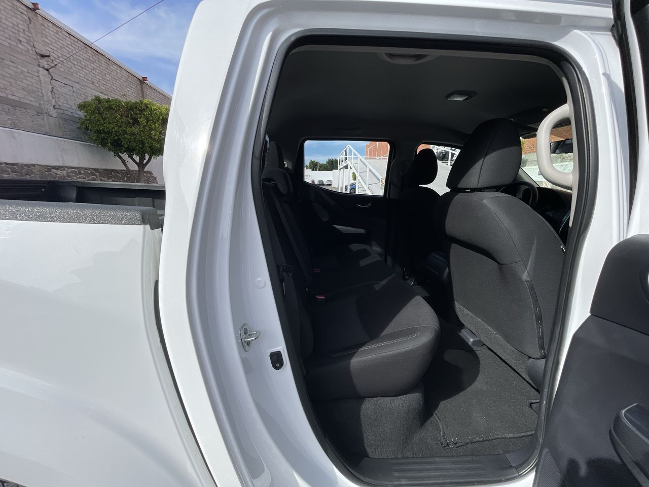2023 Nissan FRONTIER LE TM 23