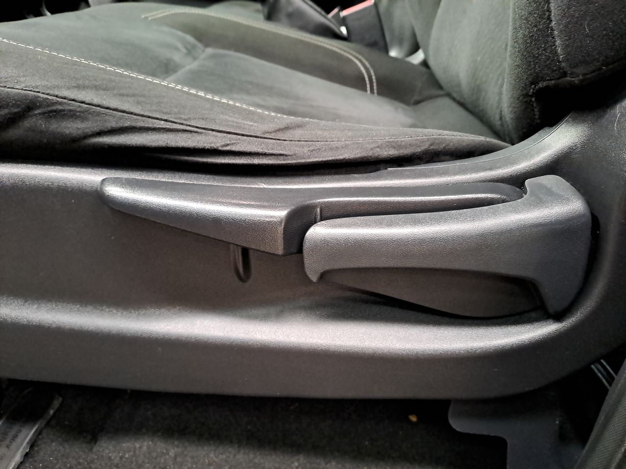 2020 Nissan FRONTIER LE TM AC