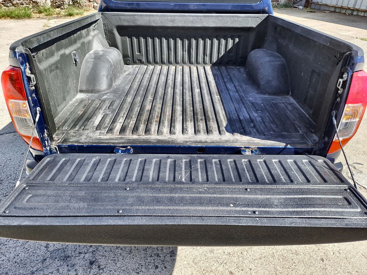 2020 Nissan FRONTIER LE TM AC