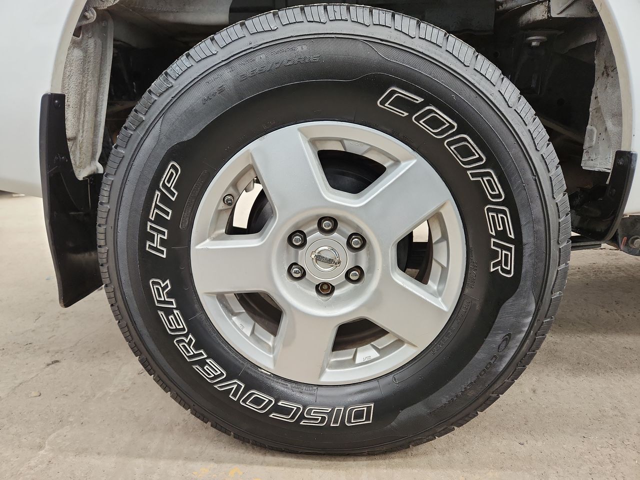 2020 Nissan FRONTIER DOBLE CABINA SE TM AC PAQ SEG 6VEL