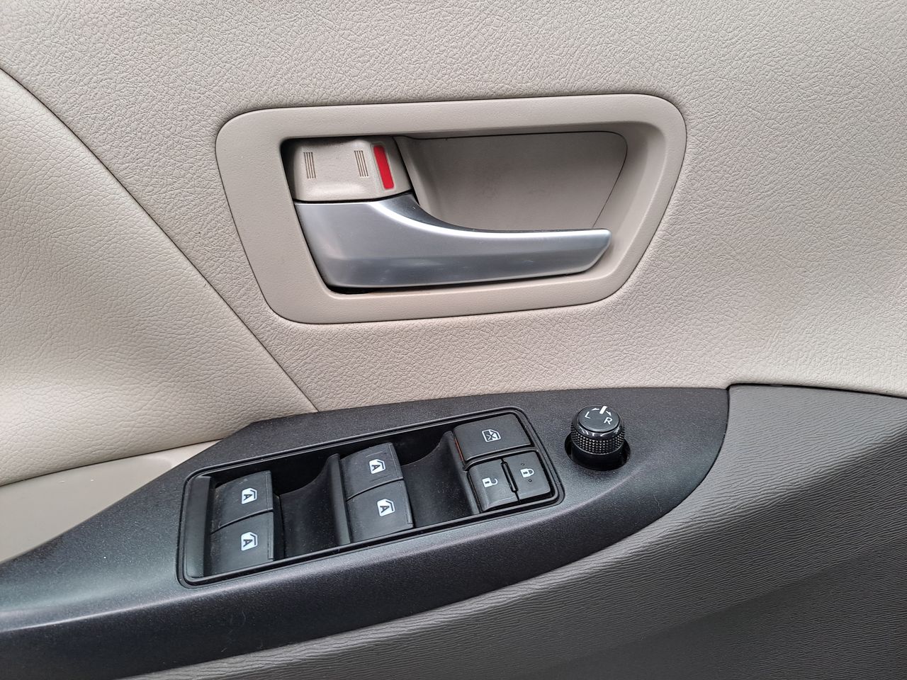 2018 Toyota SIENNA LE