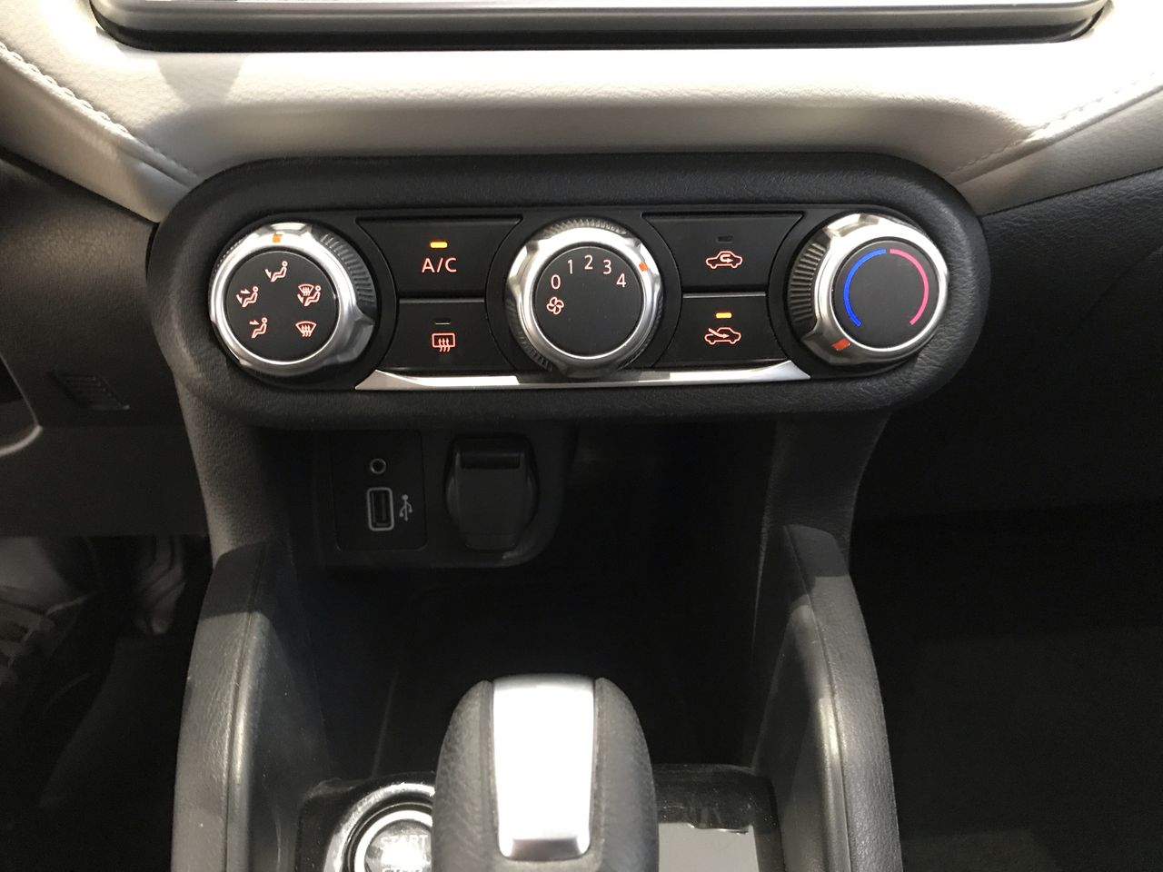 2021 Nissan VERSA ADVANCE CVT 21