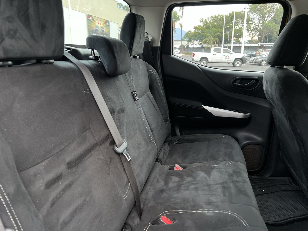 2020 Nissan NP300 FRONTIER XE T/M AC PAQ. SEG.6 VEL