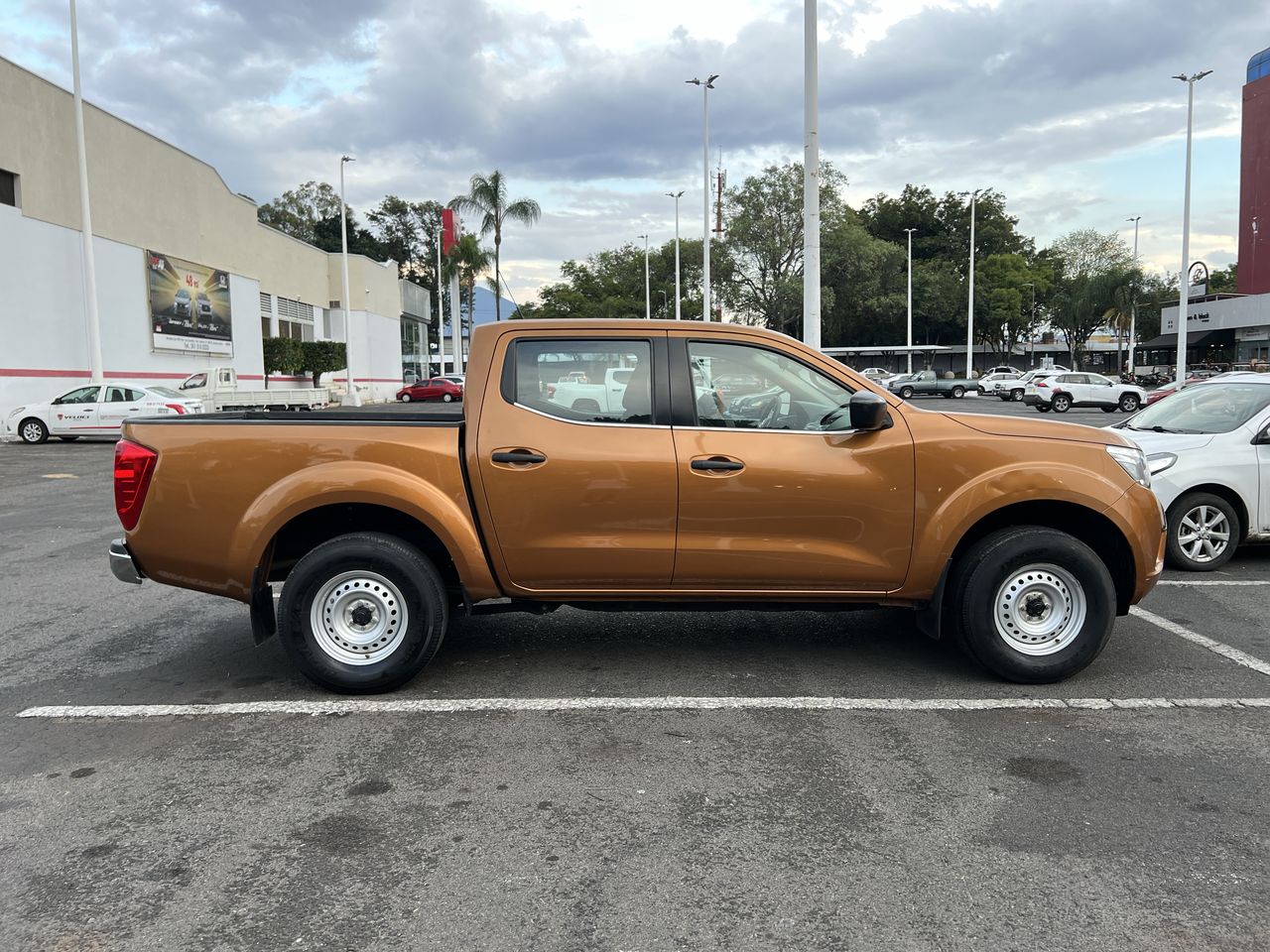 2020 Nissan NP300 FRONTIER XE T/M AC PAQ. SEG.6 VEL