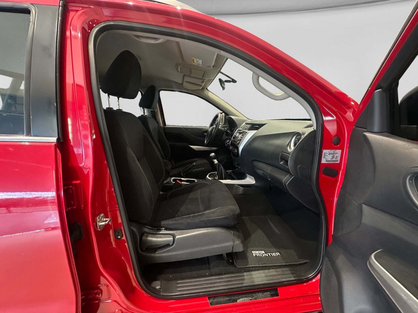 2018 Nissan FRONTIER LE TM AC
