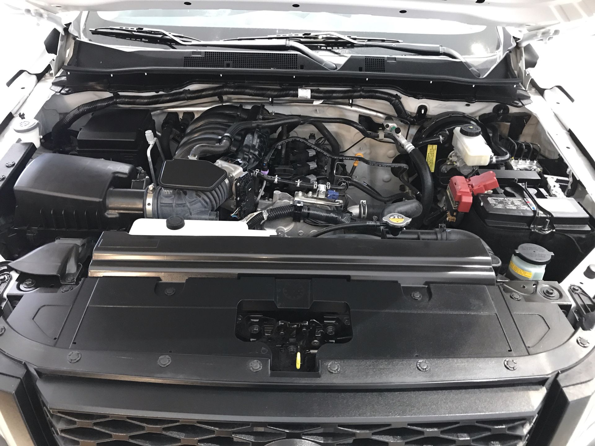 2024 Nissan NP300 NP300 CHASIS TM AC 24