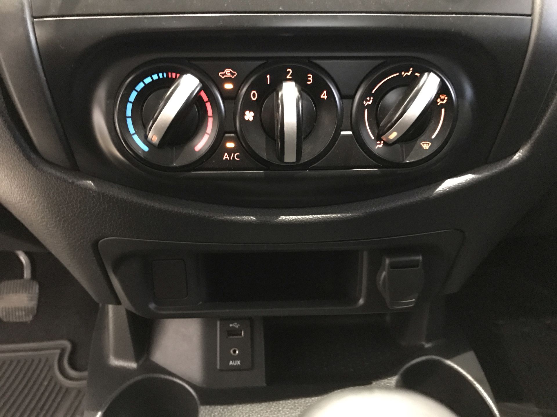 2024 Nissan NP300 NP300 CHASIS TM AC 24