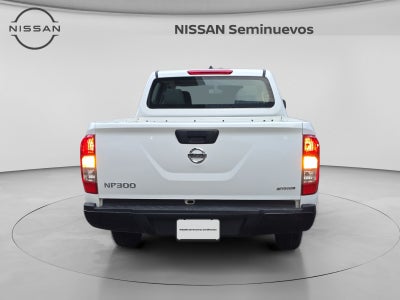 2020 Nissan NP300 DOBLE CABINA DOBLE CABINA S TM AC PAQ. SEG. 6VEL