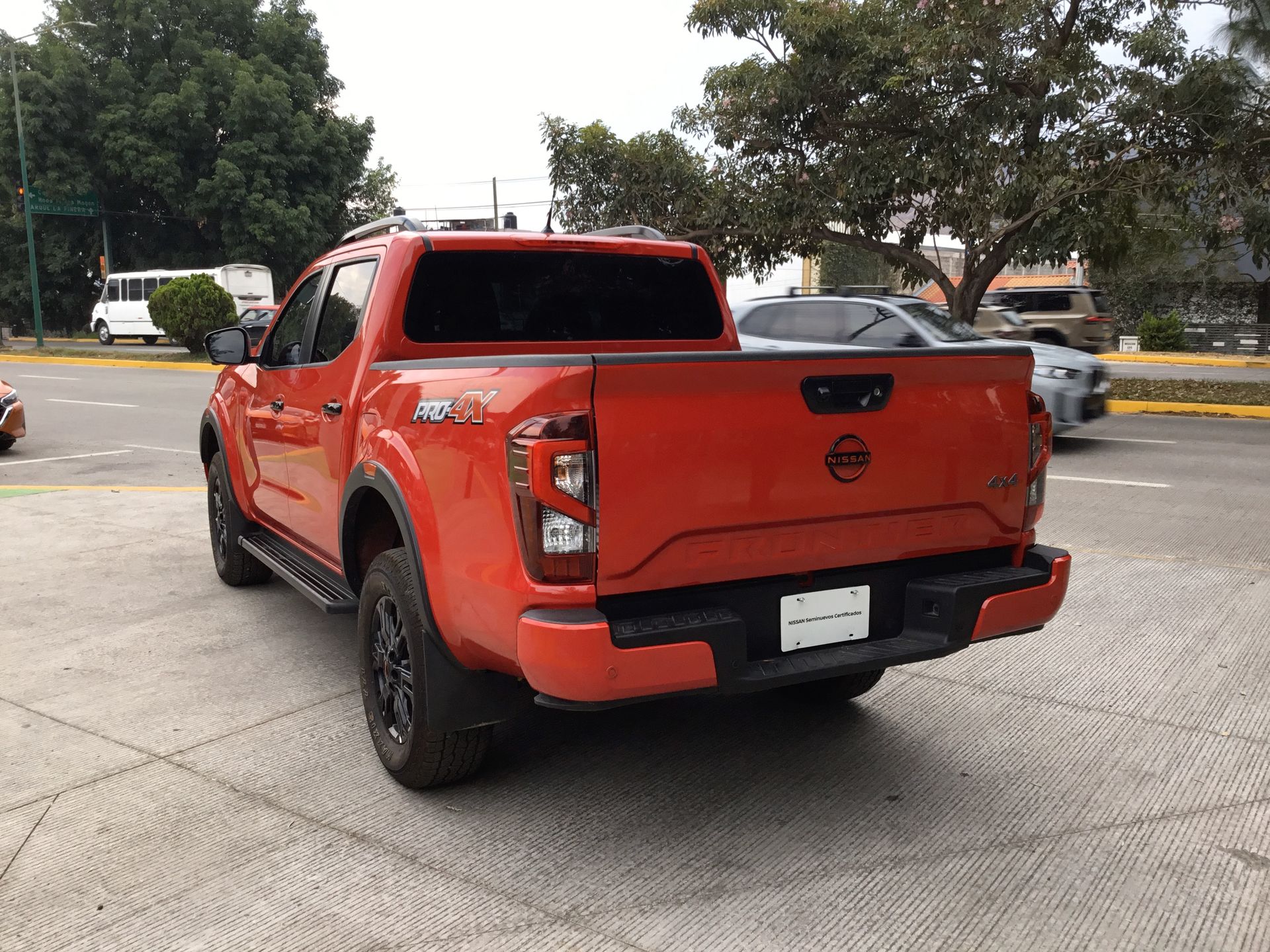 2025 Nissan FRONTIER PRO-4X 4X4 TA 25