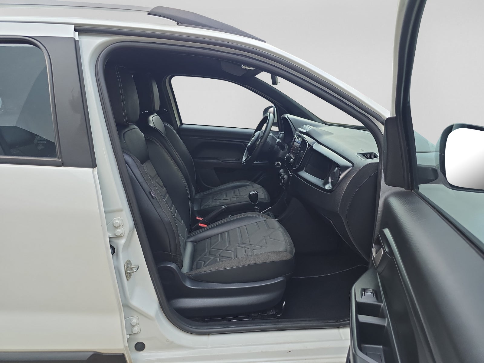 2022 RAM JOURNEY LARAMIE CREW CAB