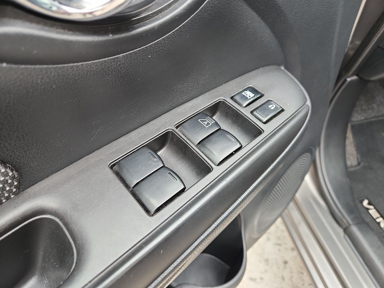 2016 Nissan VERSA ADVANCE AT AC