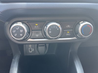 2023 Nissan VERSA ADVANCE MT 23