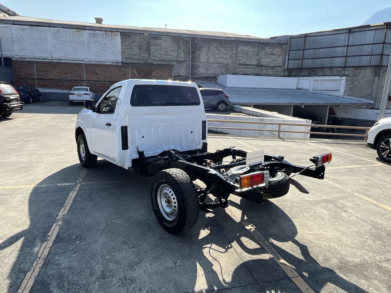 2020 Nissan NP300 CHASIS CAB. TM DH AC PAQ. SEG. VDC 6 VEL