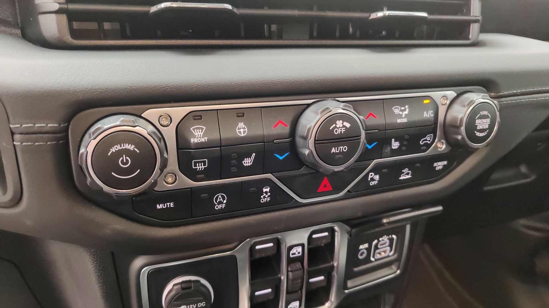 2025 Jeep WRANGLER UNLIMITED SAHARA PHEV TURBO 4XE