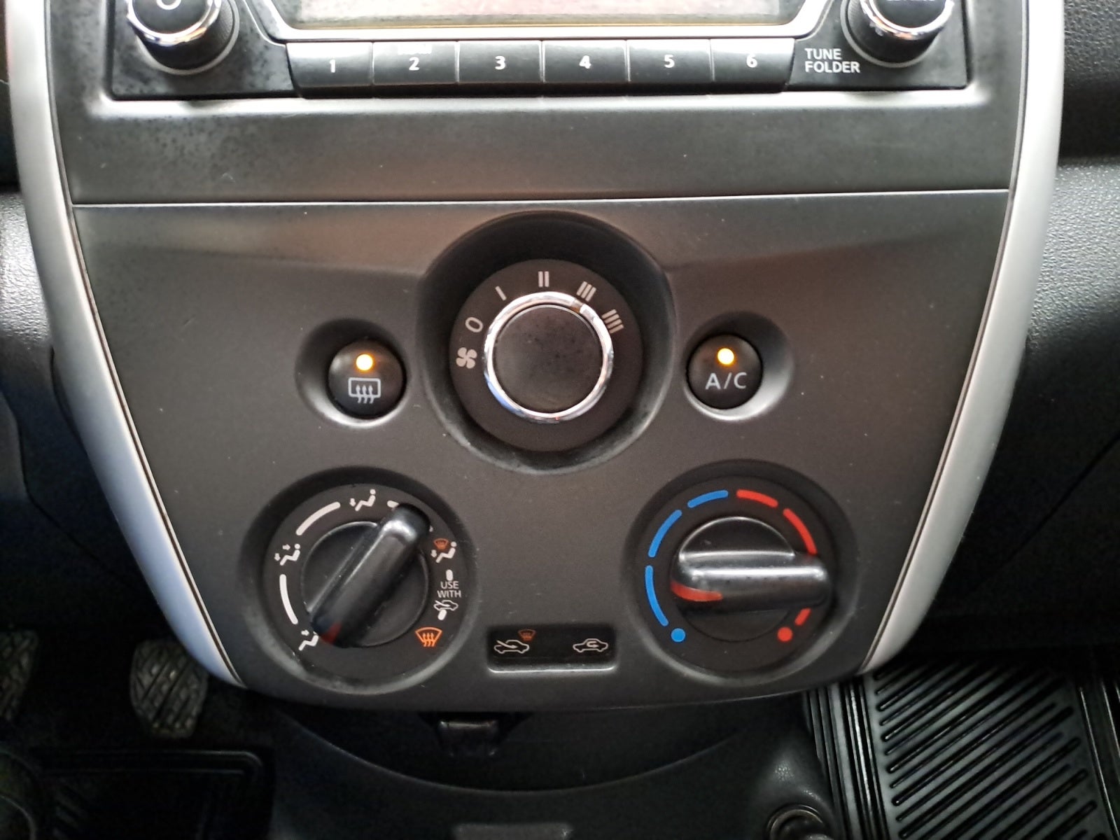 2019 Nissan VERSA ADVANCE MT AC