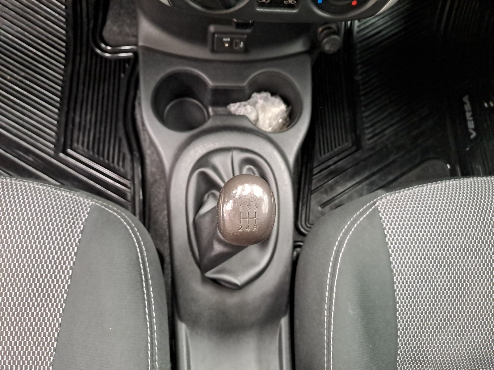 2019 Nissan VERSA ADVANCE MT AC