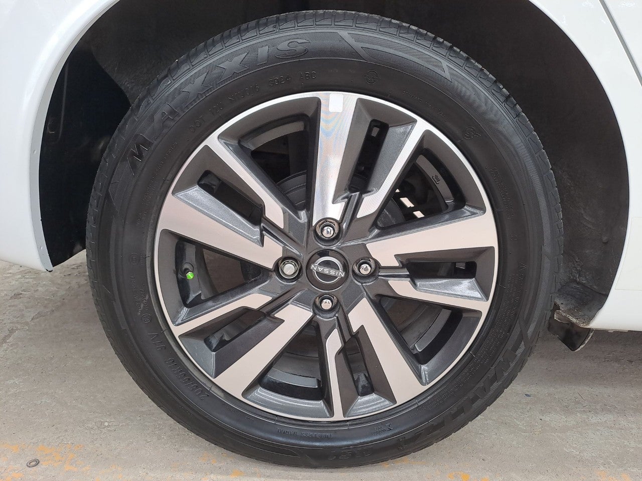 2025 Nissan VERSA ADVANCE CVT 25