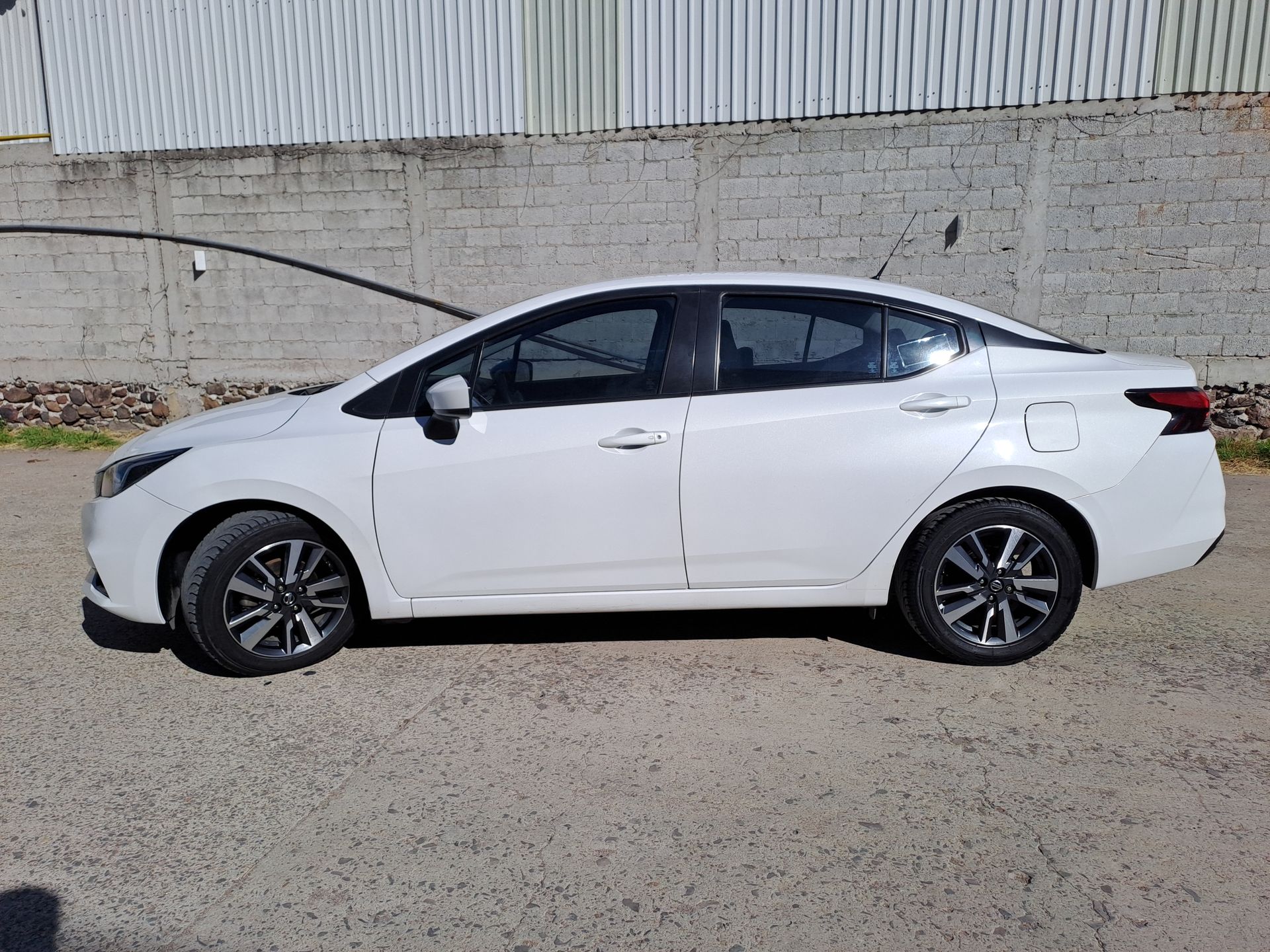 2022 Nissan VERSA ADVANCE CVT 22