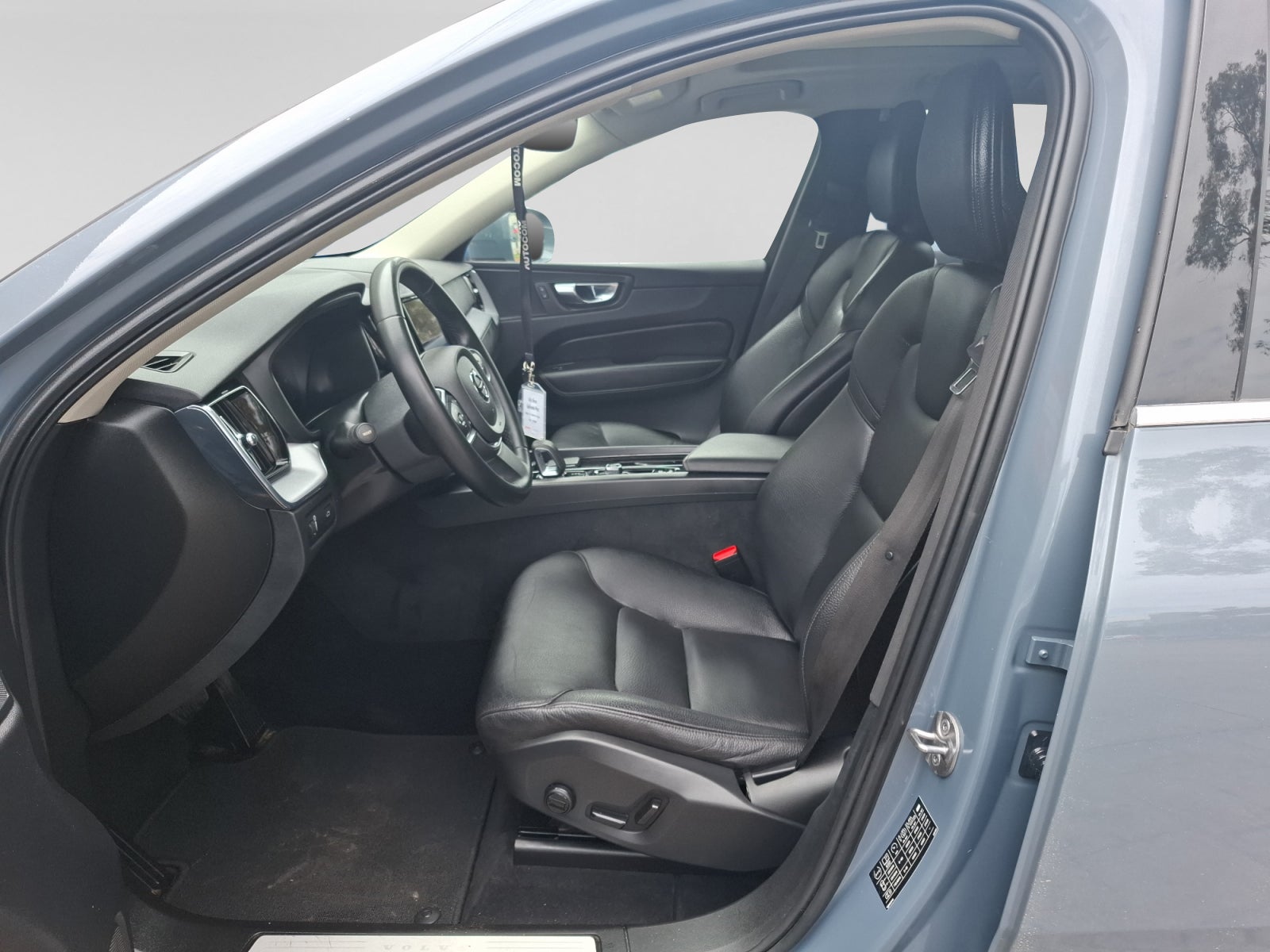 2022 Volvo XC60 MOMENTUM B5 AWD